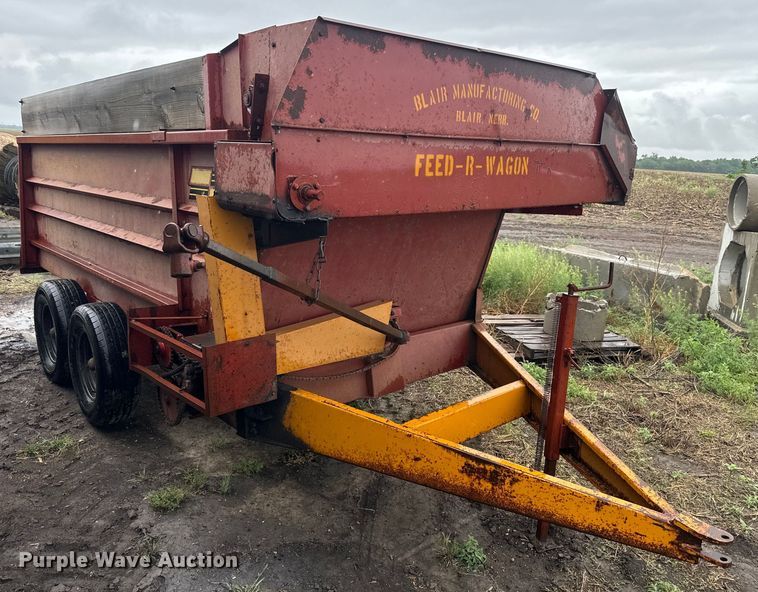 image for item EJ2802 Kelly Ryan Feed-R-Wagon feed mixer