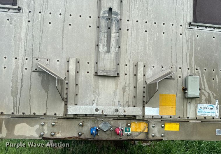 image for item EJ2804 1988 Wilson PSDCL-206 livestock trailer