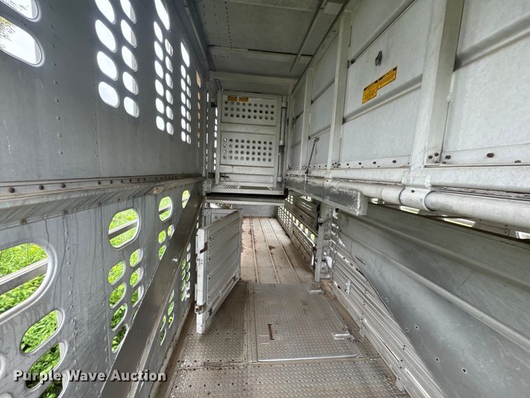 image for item EJ2804 1988 Wilson PSDCL-206 livestock trailer