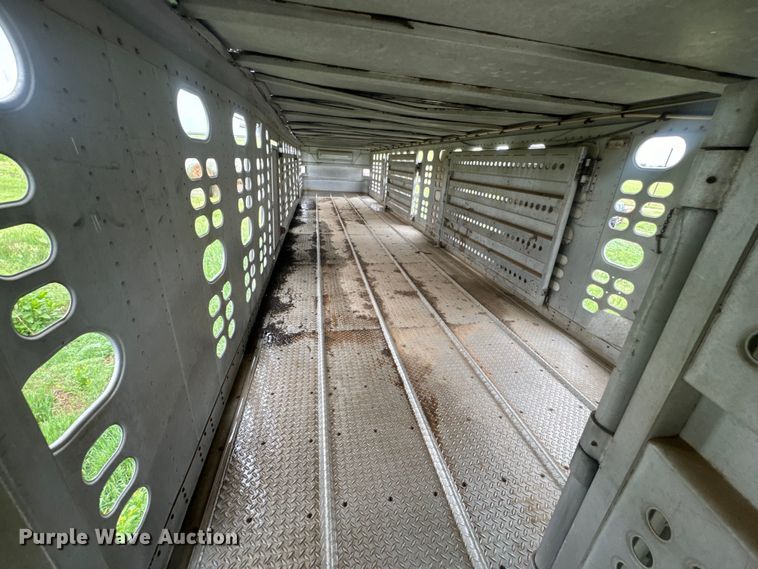 image for item EJ2804 1988 Wilson PSDCL-206 livestock trailer