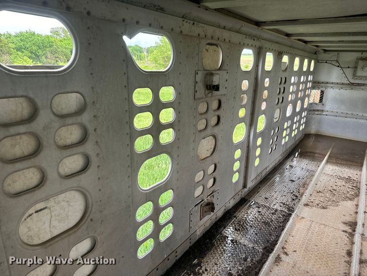 image for item EJ2804 1988 Wilson PSDCL-206 livestock trailer