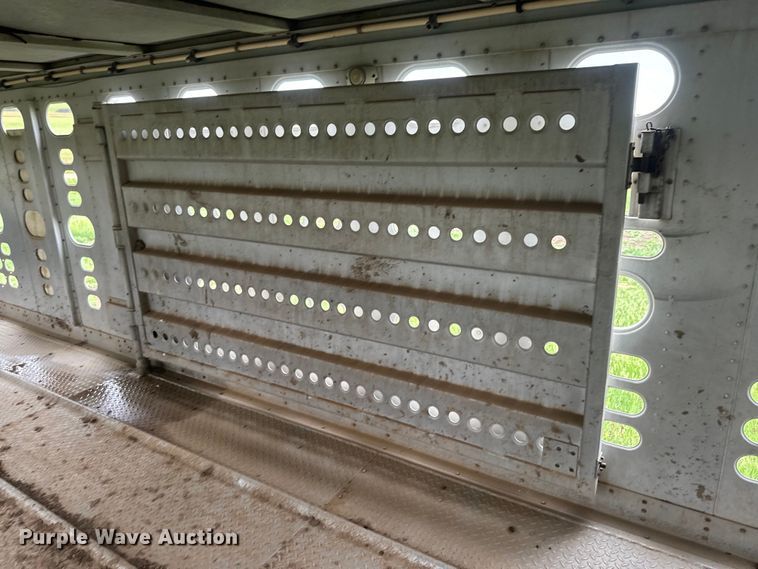 image for item EJ2804 1988 Wilson PSDCL-206 livestock trailer