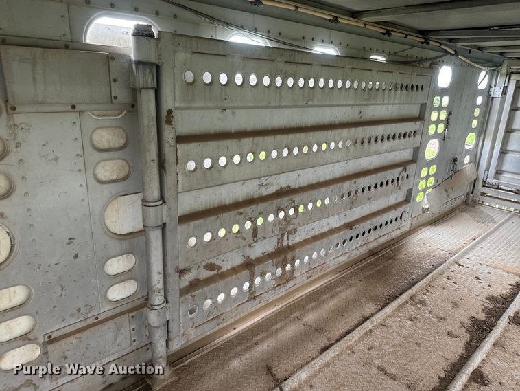 image for item EJ2804 1988 Wilson PSDCL-206 livestock trailer