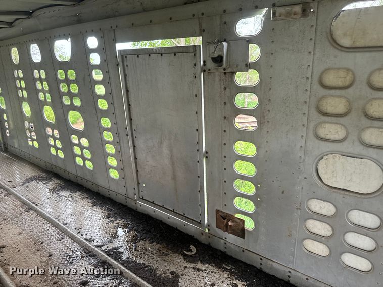 image for item EJ2804 1988 Wilson PSDCL-206 livestock trailer