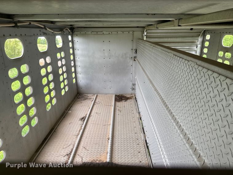 image for item EJ2804 1988 Wilson PSDCL-206 livestock trailer