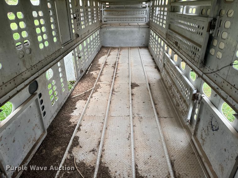 image for item EJ2804 1988 Wilson PSDCL-206 livestock trailer