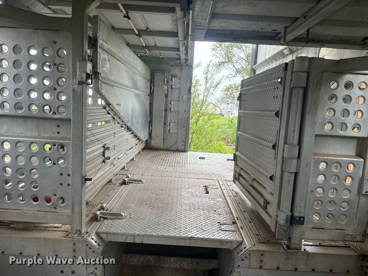 image for item EJ2804 1988 Wilson PSDCL-206 livestock trailer