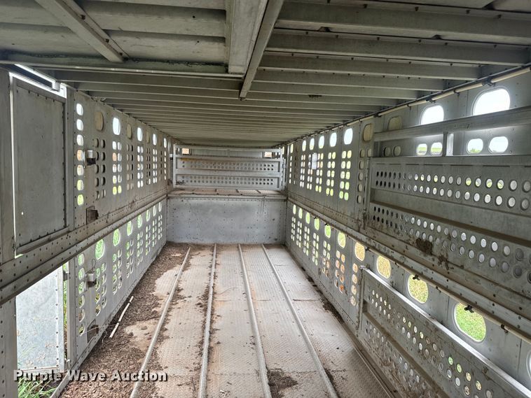 image for item EJ2804 1988 Wilson PSDCL-206 livestock trailer