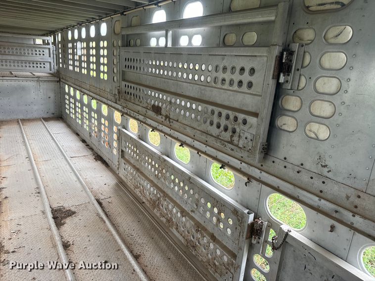 image for item EJ2804 1988 Wilson PSDCL-206 livestock trailer