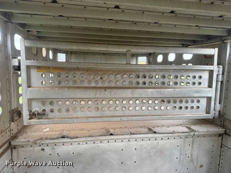 image for item EJ2804 1988 Wilson PSDCL-206 livestock trailer