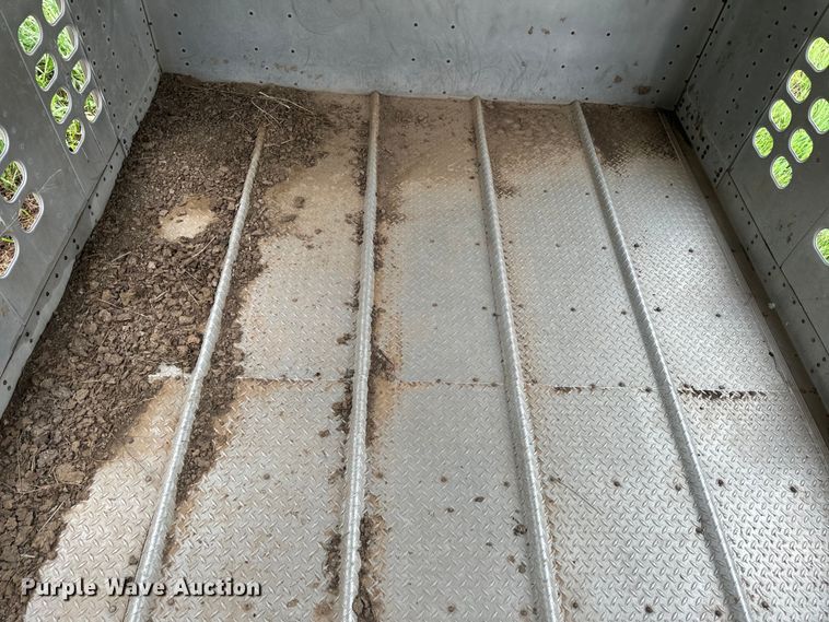 image for item EJ2804 1988 Wilson PSDCL-206 livestock trailer