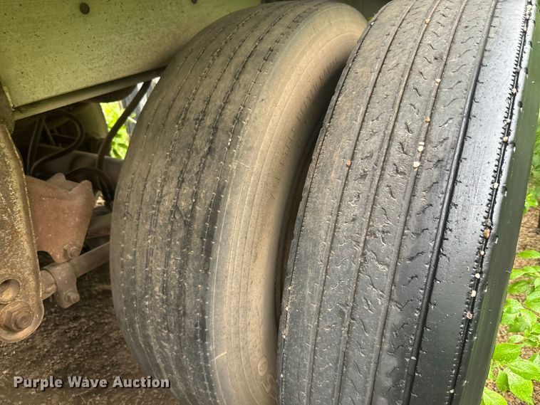 image for item EJ2804 1988 Wilson PSDCL-206 livestock trailer