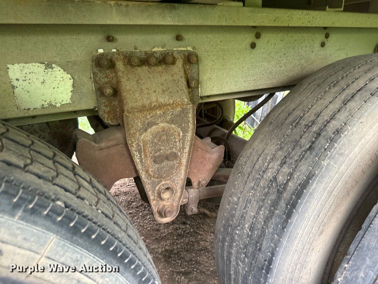 image for item EJ2804 1988 Wilson PSDCL-206 livestock trailer