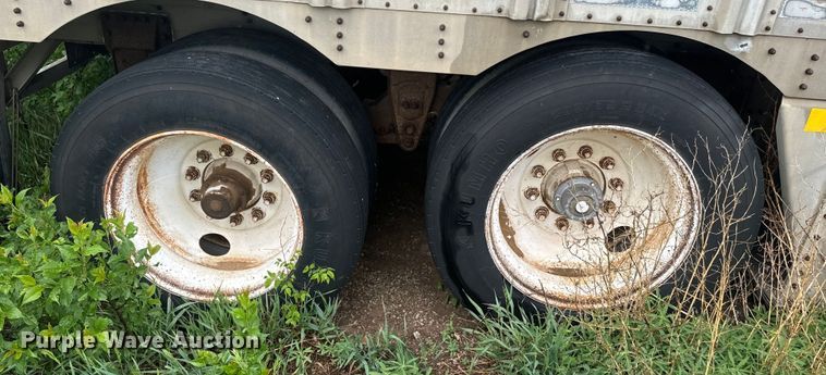 image for item EJ2804 1988 Wilson PSDCL-206 livestock trailer