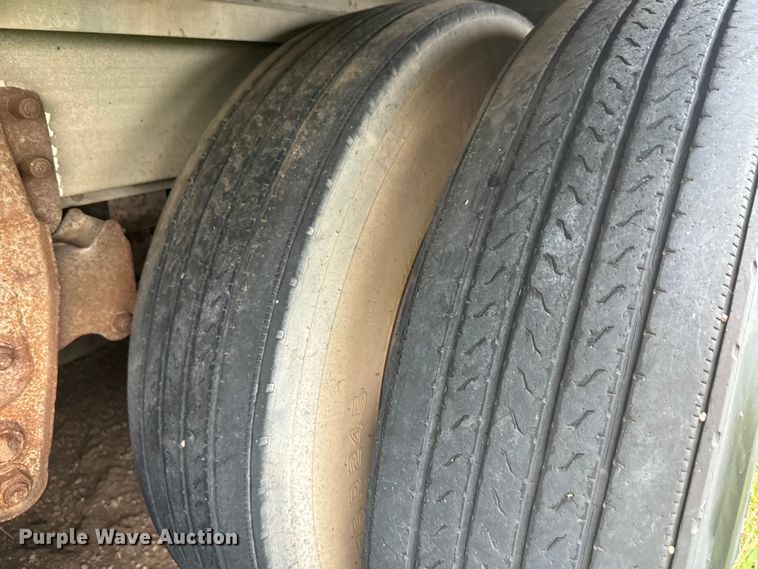 image for item EJ2804 1988 Wilson PSDCL-206 livestock trailer