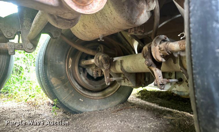 image for item EJ2804 1988 Wilson PSDCL-206 livestock trailer