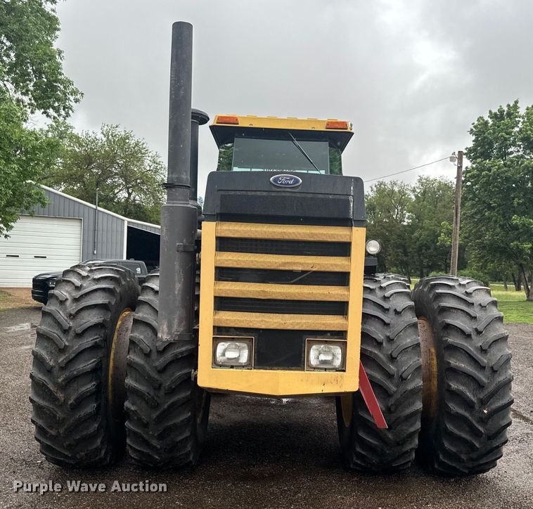 image for item EJ2805 1988 Versatile 846 4WD tractor