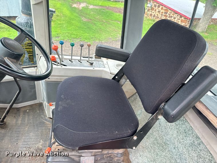 image for item EJ2805 1988 Versatile 846 4WD tractor