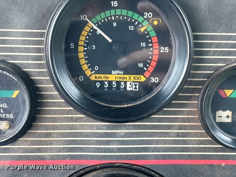 image for item EJ2805 1988 Versatile 846 4WD tractor