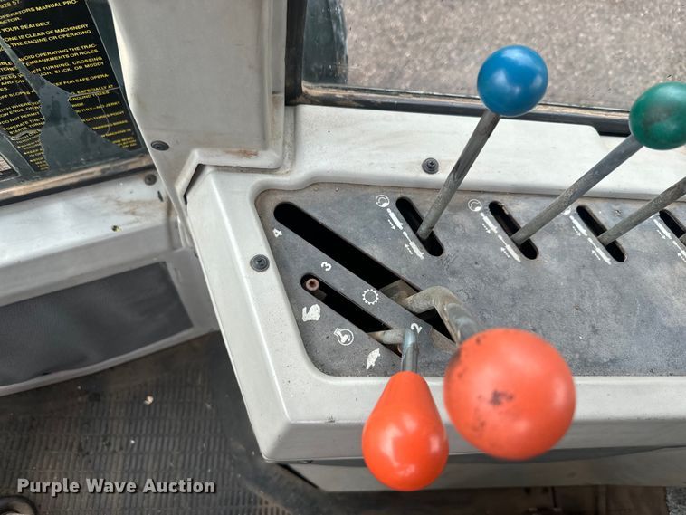 image for item EJ2805 1988 Versatile 846 4WD tractor