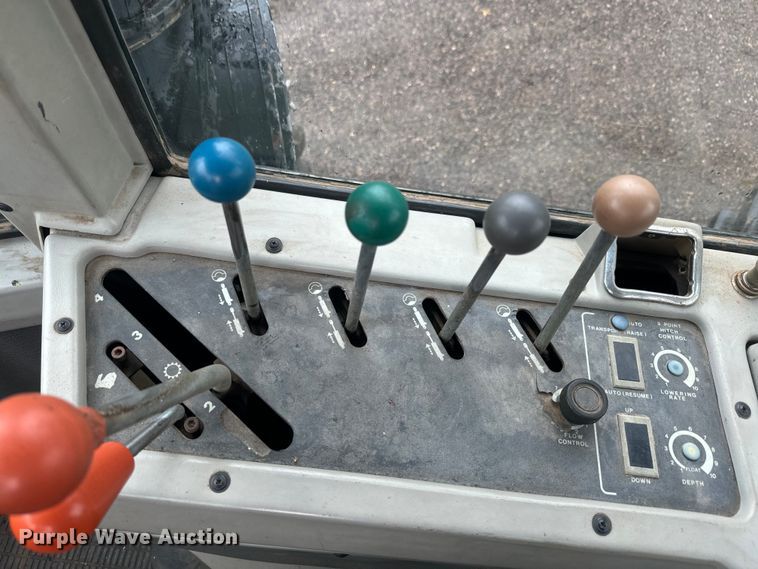 image for item EJ2805 1988 Versatile 846 4WD tractor