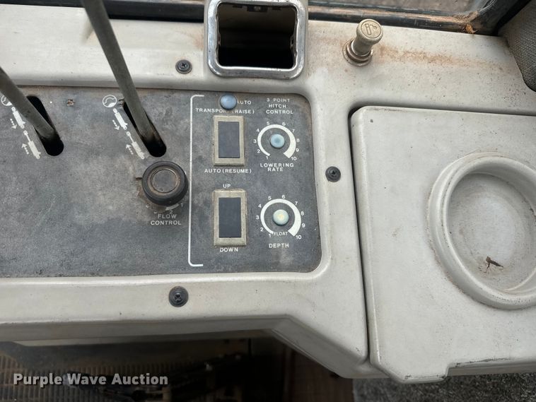 image for item EJ2805 1988 Versatile 846 4WD tractor