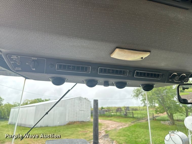 image for item EJ2805 1988 Versatile 846 4WD tractor