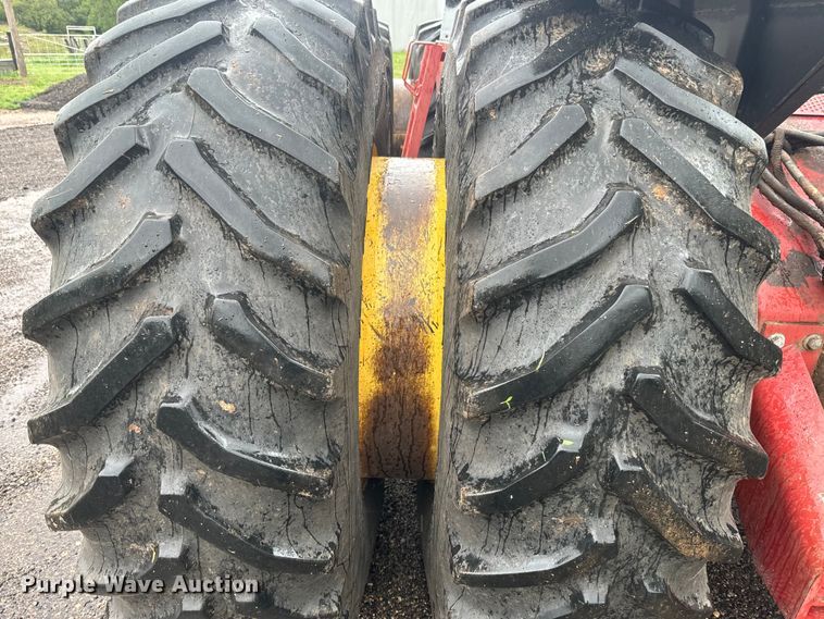 image for item EJ2805 1988 Versatile 846 4WD tractor