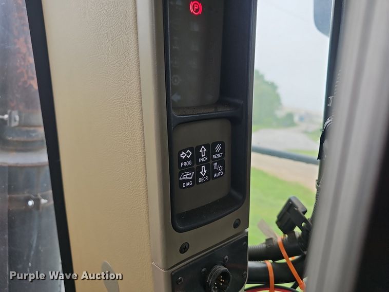 image for item EJ5377 Case Titan 4020 spreader