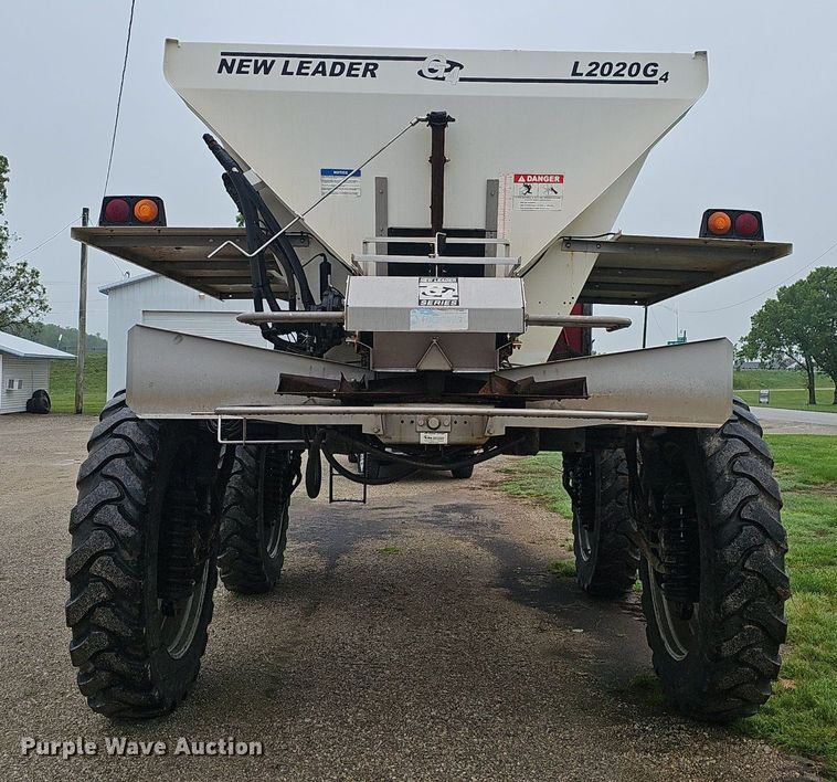 image for item EJ5378 2000 Case SPX3200B spreader