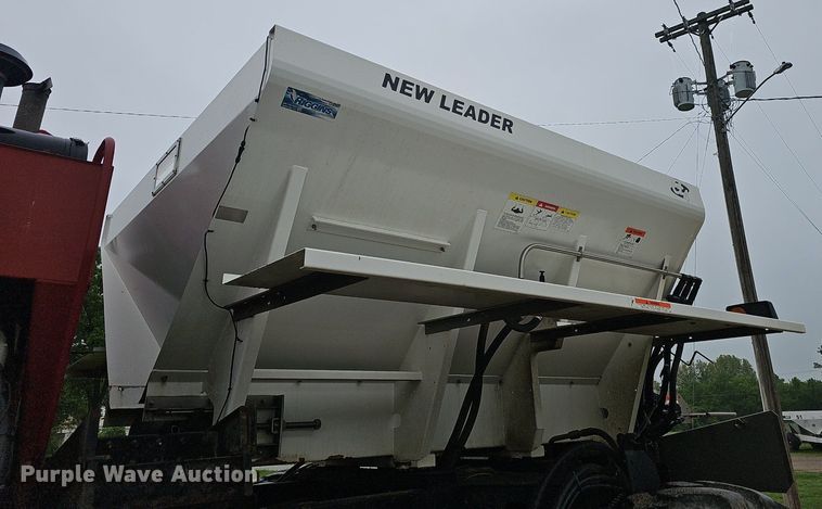 image for item EJ5378 2000 Case SPX3200B spreader