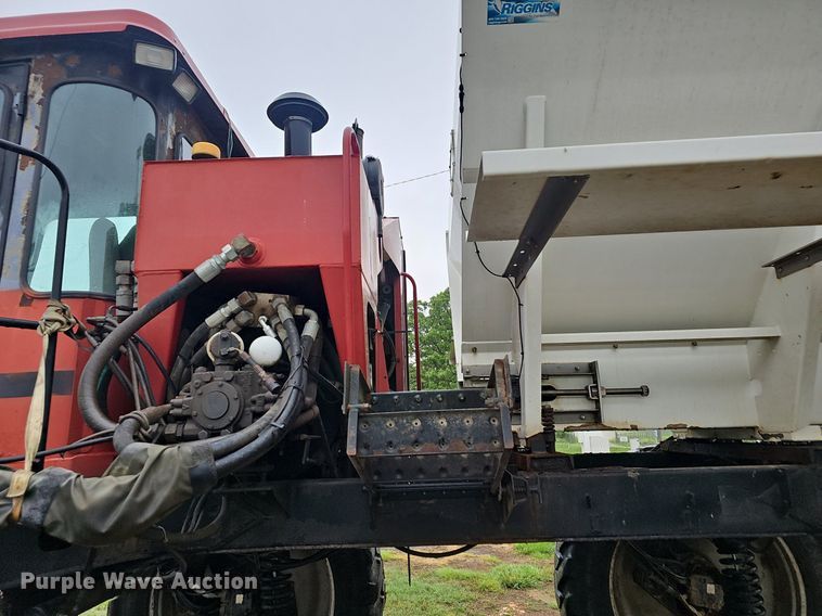 image for item EJ5378 2000 Case SPX3200B spreader