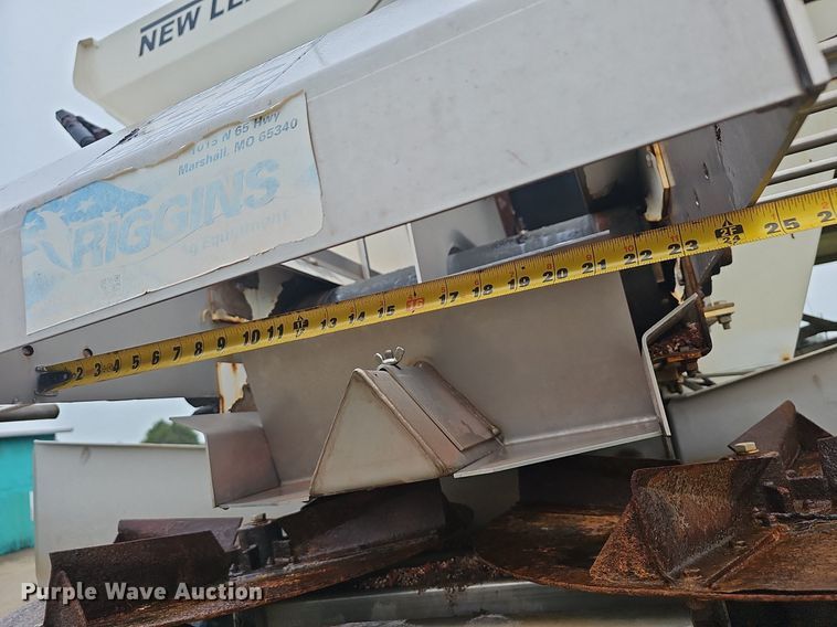 image for item EJ5378 2000 Case SPX3200B spreader