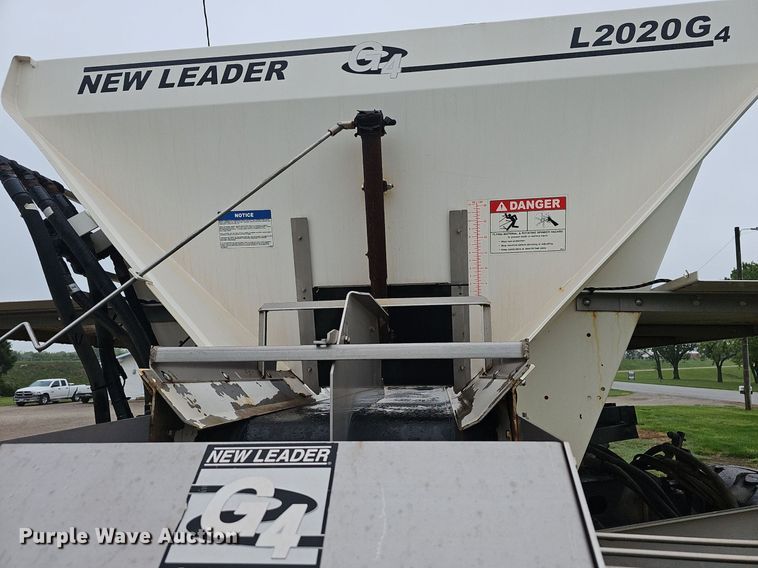 image for item EJ5378 2000 Case SPX3200B spreader