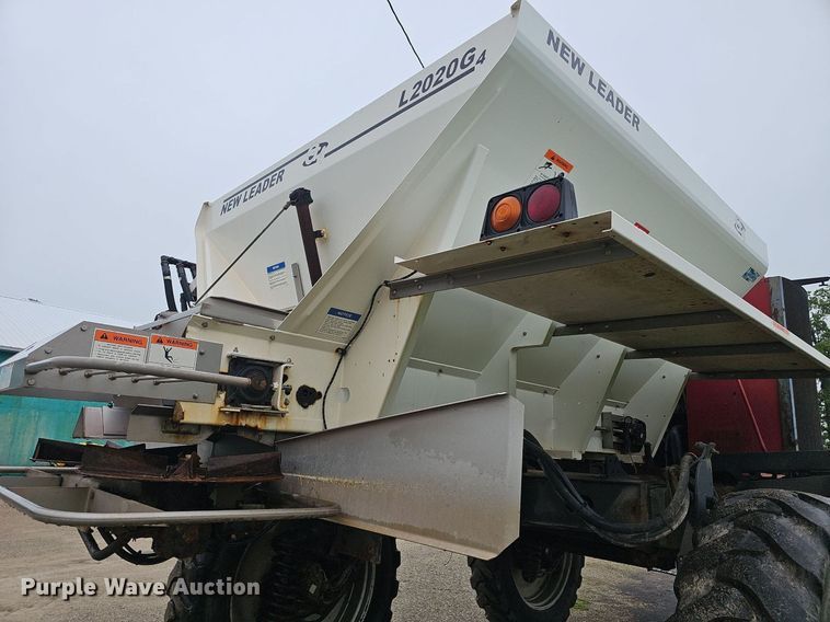 image for item EJ5378 2000 Case SPX3200B spreader