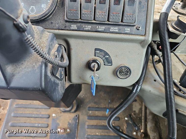 image for item EJ5378 2000 Case SPX3200B spreader