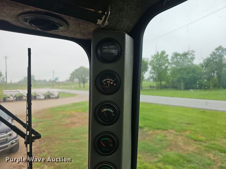 image for item EJ5378 2000 Case SPX3200B spreader