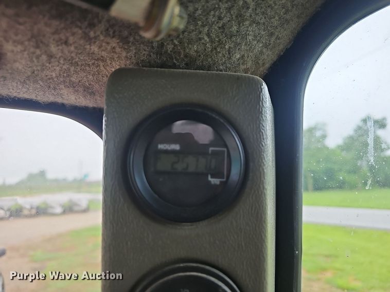 image for item EJ5378 2000 Case SPX3200B spreader