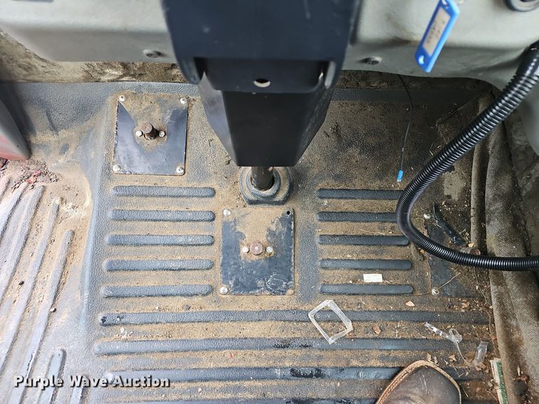 image for item EJ5378 2000 Case SPX3200B spreader