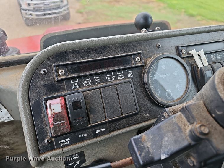 image for item EJ5378 2000 Case SPX3200B spreader