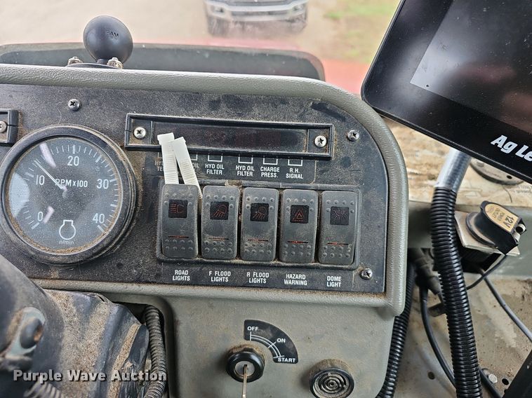 image for item EJ5378 2000 Case SPX3200B spreader