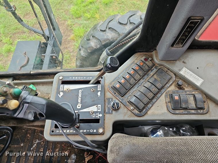 image for item EJ5378 2000 Case SPX3200B spreader