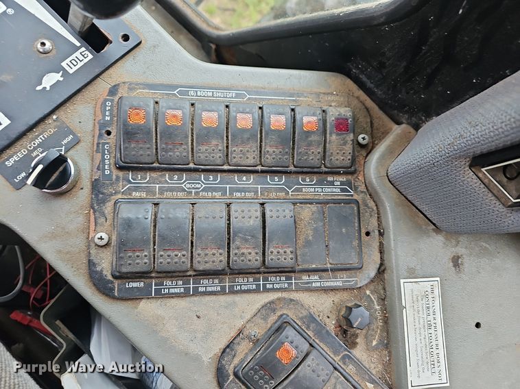 image for item EJ5378 2000 Case SPX3200B spreader