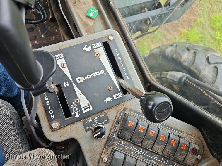 image for item EJ5378 2000 Case SPX3200B spreader