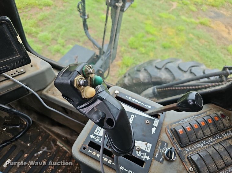 image for item EJ5378 2000 Case SPX3200B spreader