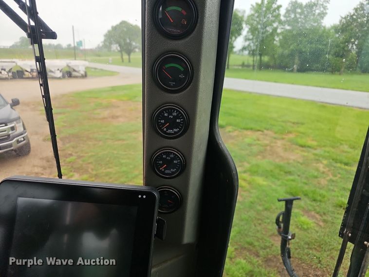 image for item EJ5378 2000 Case SPX3200B spreader