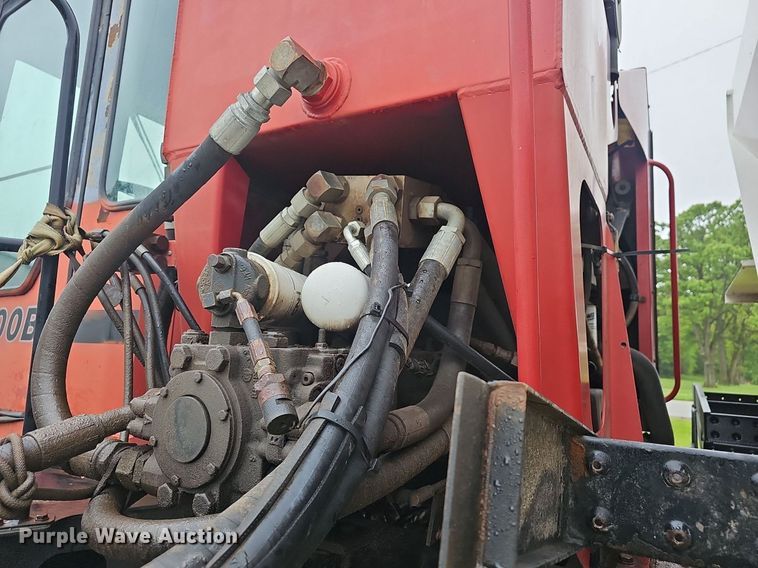 image for item EJ5378 2000 Case SPX3200B spreader