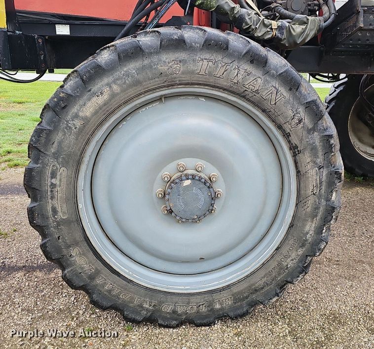 image for item EJ5378 2000 Case SPX3200B spreader