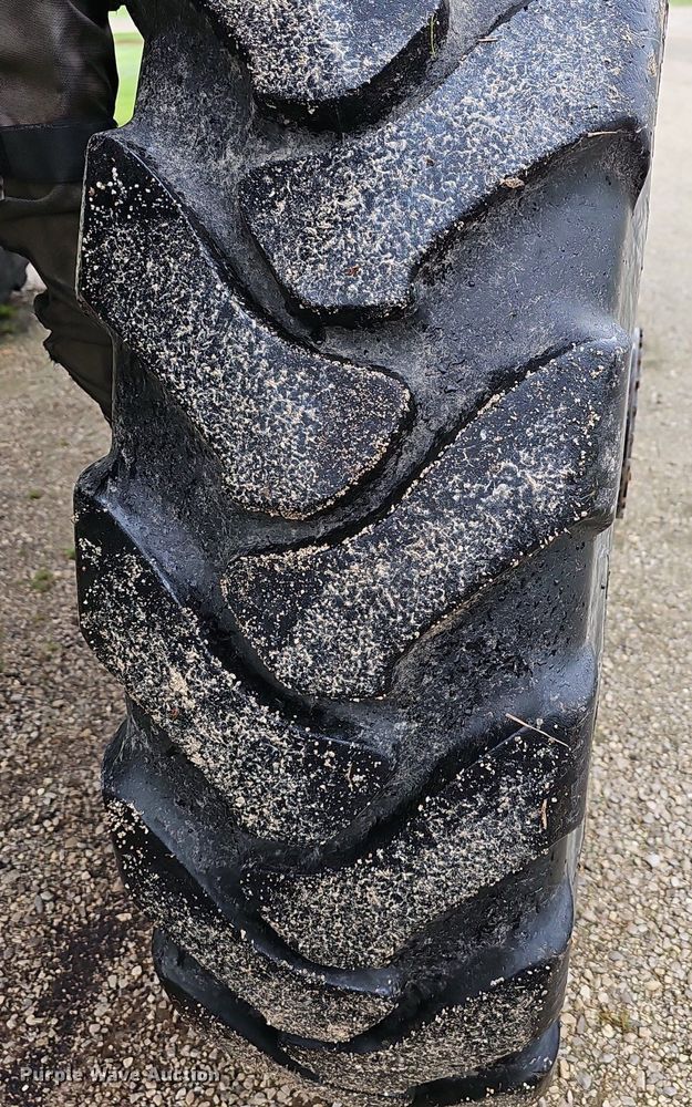 image for item EJ5378 2000 Case SPX3200B spreader