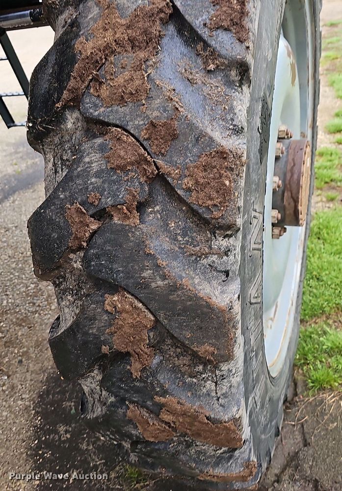 image for item EJ5378 2000 Case SPX3200B spreader